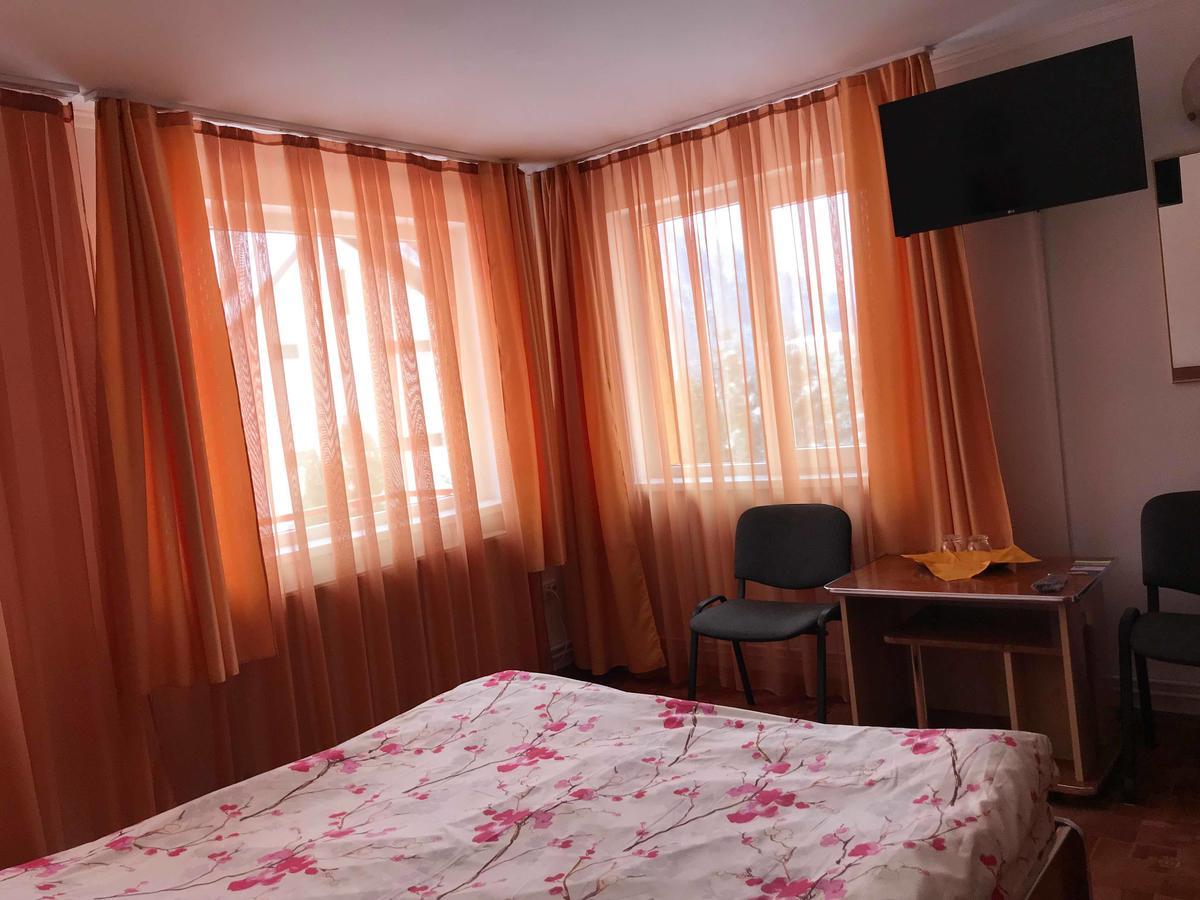 Vila Nina Hotel Azuga Ngoại thất bức ảnh